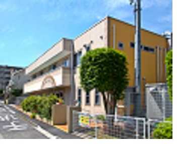 閑静な住宅街に位置し、北浦和公園や大戸公園など徒歩圏内に大きな公園があります。