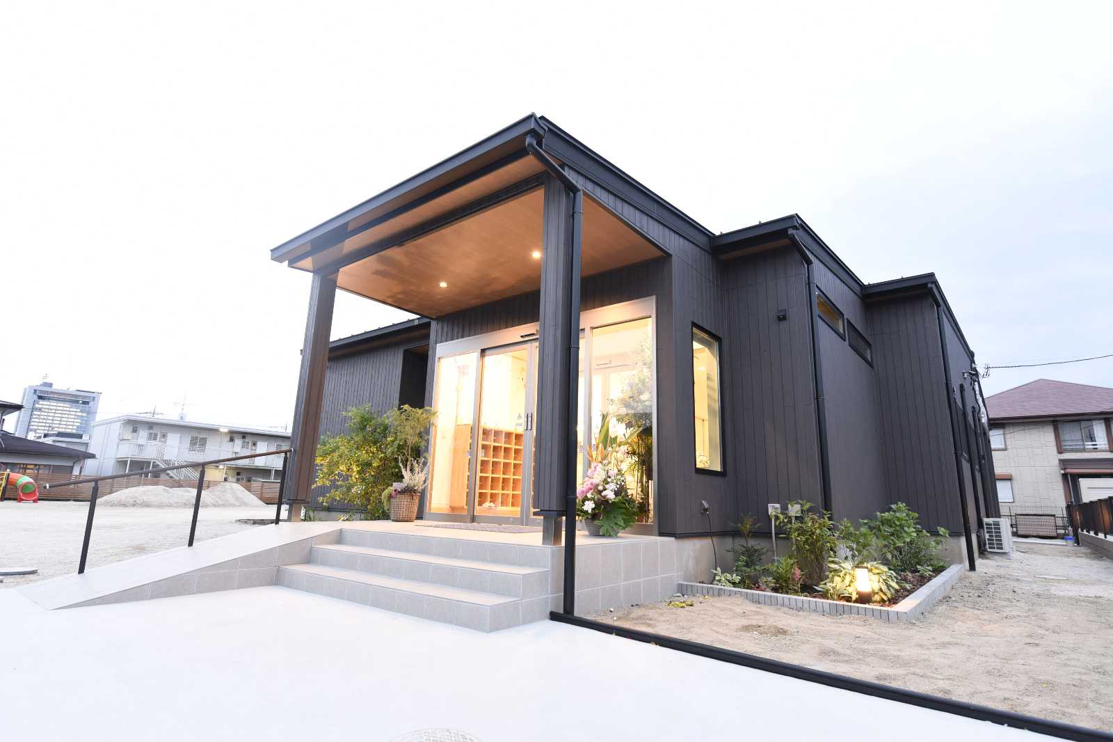 レイほいくえん