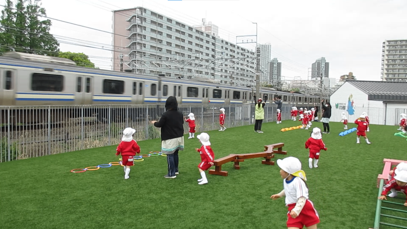 屋上の特等席で見れる電車